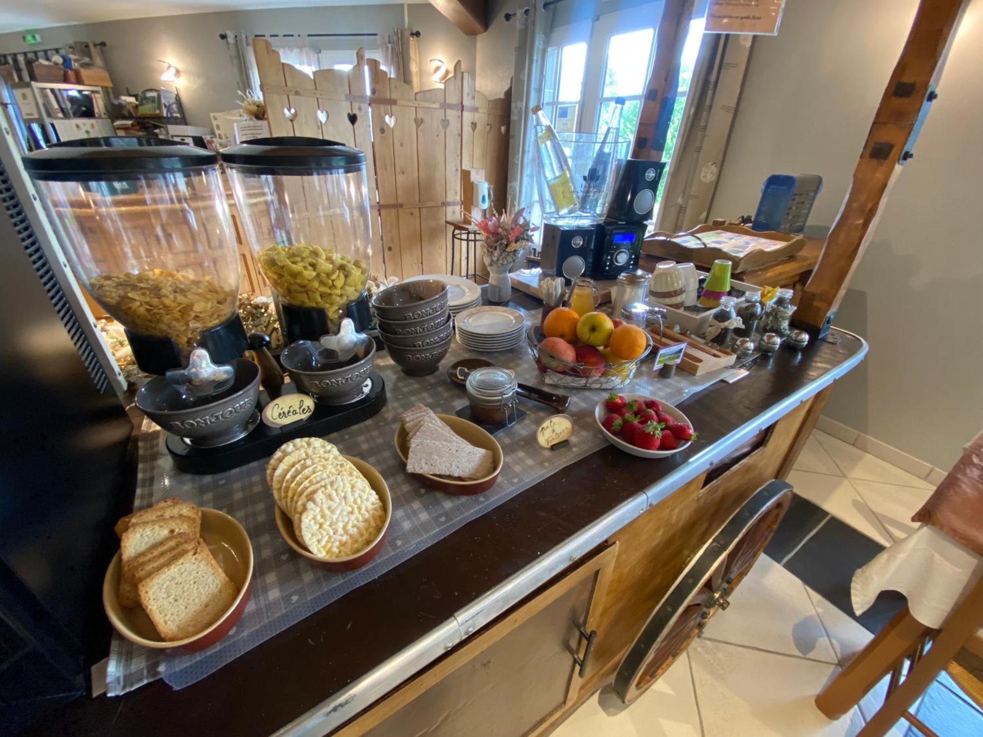 Logis Hotel Restaurant Auberge Du Bougnat Saint-Victor-la-Riviere المظهر الخارجي الصورة